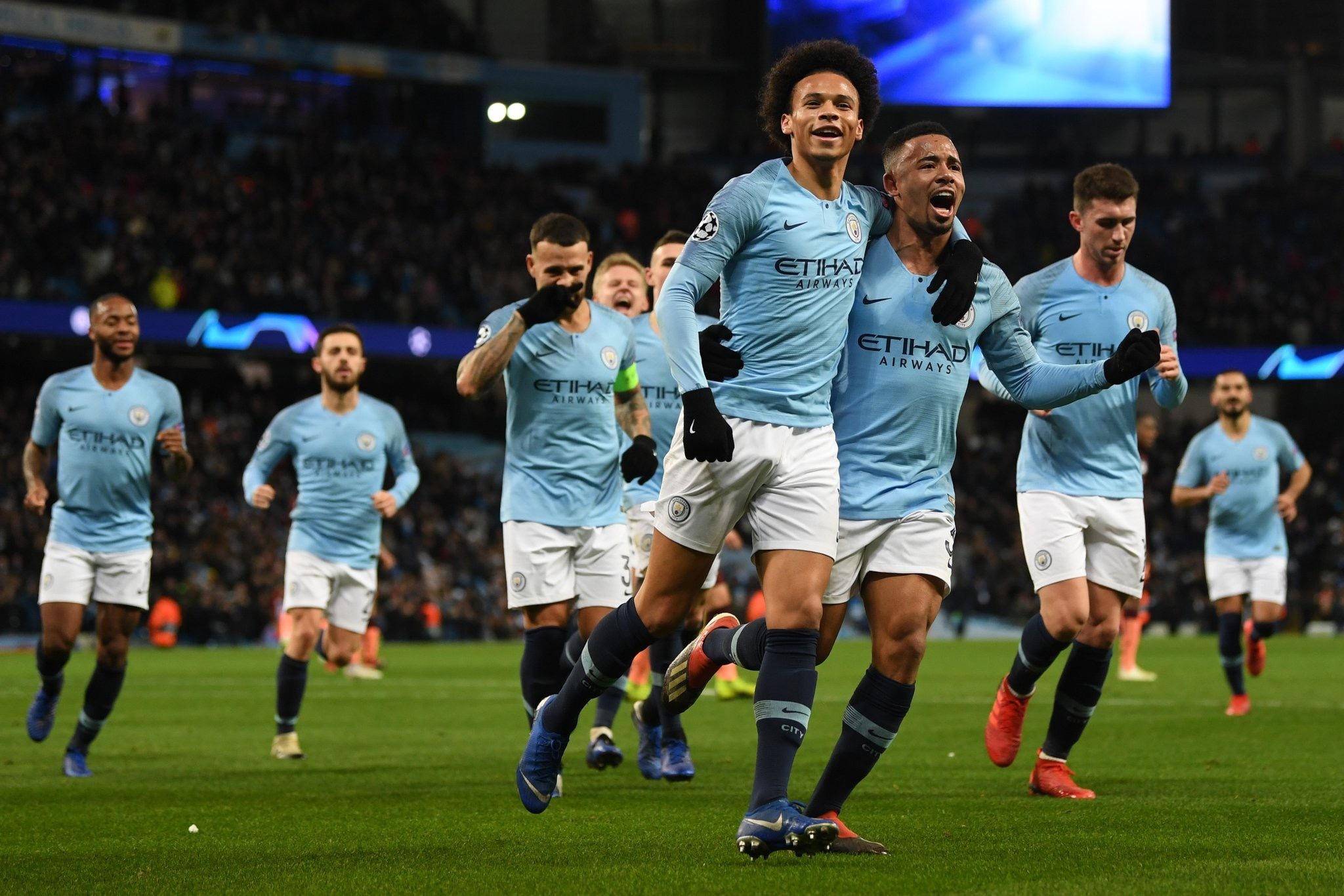 采取迥然不 采取迥然不